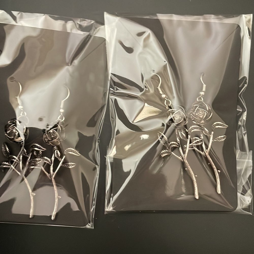 Rose earrings - Picture 3 of 3